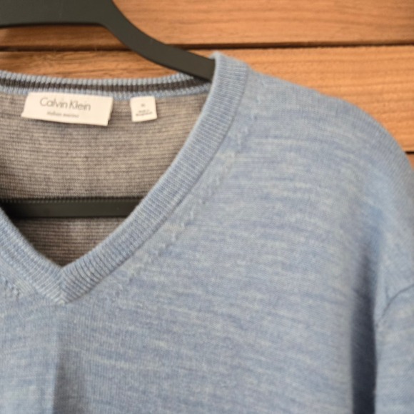Calvin Klein Mens Merino Wool V neck Minimalist Preppy Sweater L Pastel Blue - Picture 2 of 10